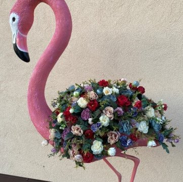 Фламинго c дополнительным декором из цветов/перьев